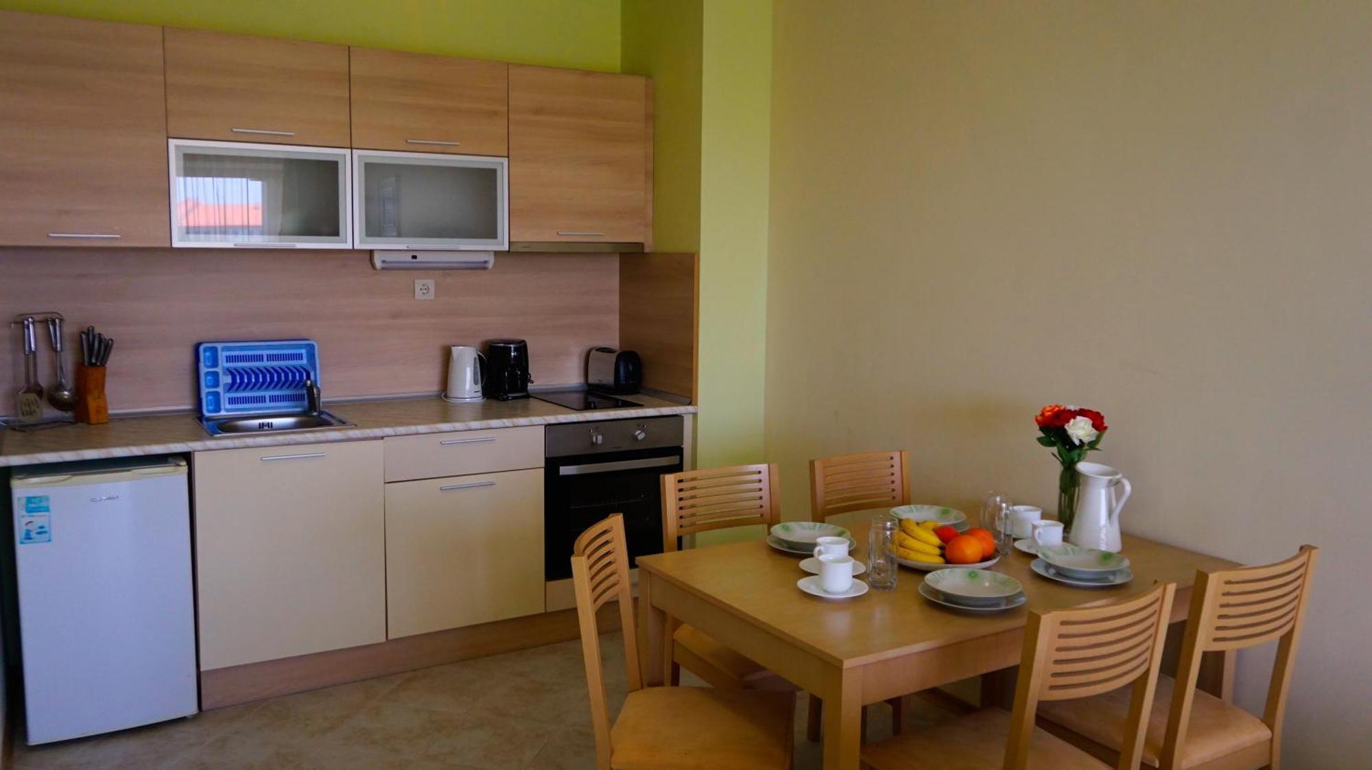 Морски Апартаменти Джулай Морнинг - July Morning Sea View Apartments Kavarna Bilik gambar